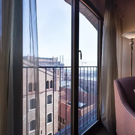 The Penthouse And Rooftop-terrace At Molino Stucky Apartment Venedig